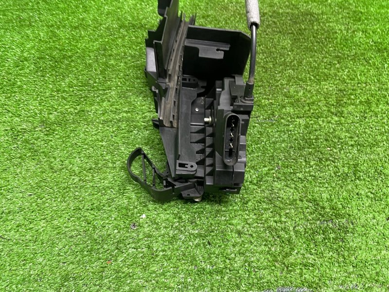 Замок двери передней правой, Москва