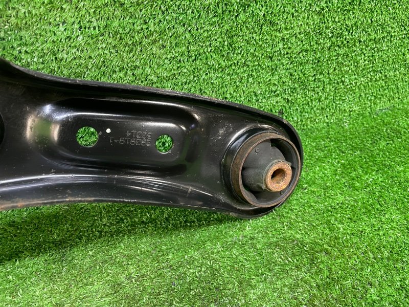 Рычаг передний правый, 2500 рублей, Москва