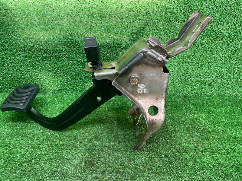 Педаль тормоза, Москва