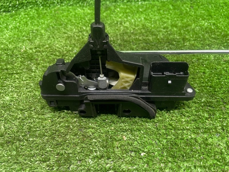 Замок двери передней правой, 2000 рублей, Москва