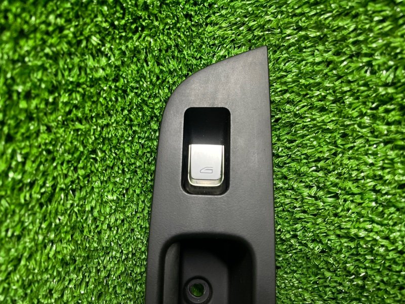 Кнопка стеклоподъемника, 1000 рублей, Москва