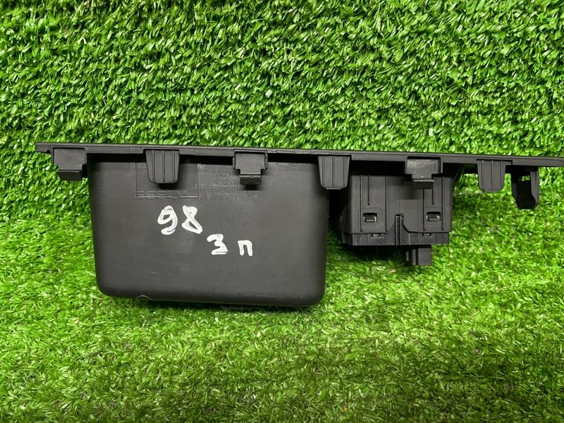 Кнопка стеклоподъемника, 1000 рублей, Москва