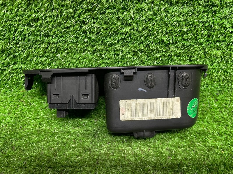 Кнопка стеклоподъемника, 1000 рублей, Москва