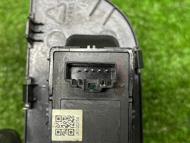 Кнопка стеклоподъемника, 1000 рублей, Москва