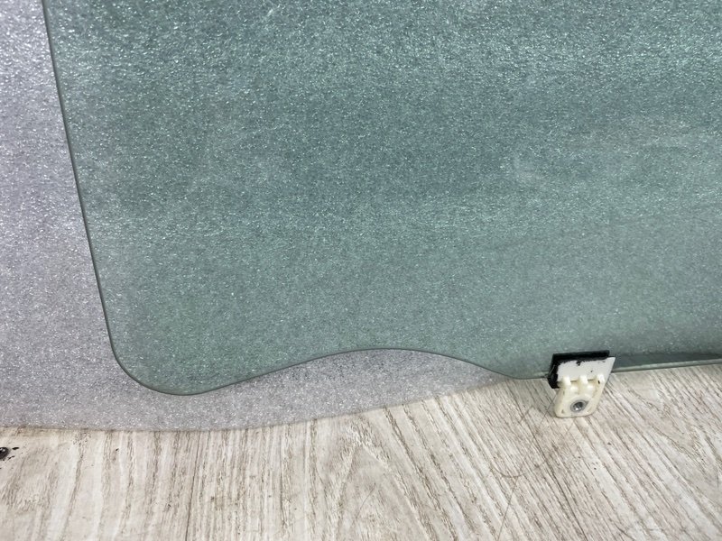 Стекло двери задней левой, Москва