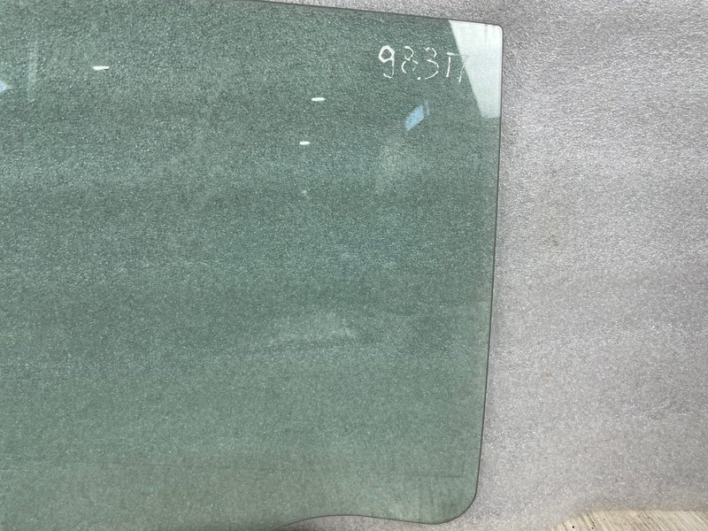 Стекло двери задней правой, Москва