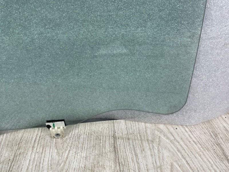 Стекло двери задней правой, Москва