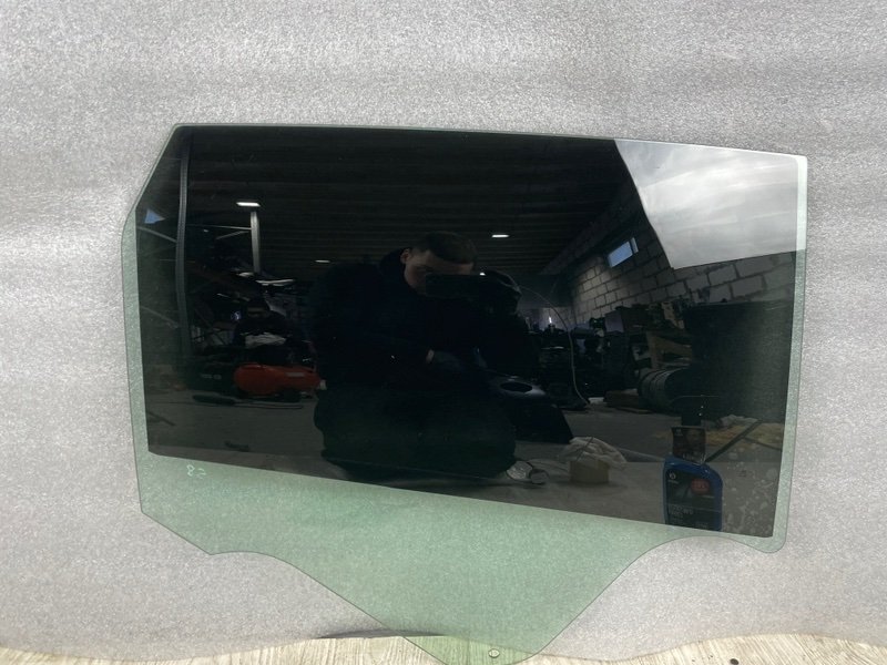 Стекло двери задней правой, Москва