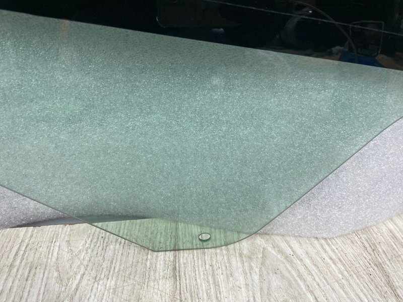 Стекло двери задней правой, Москва