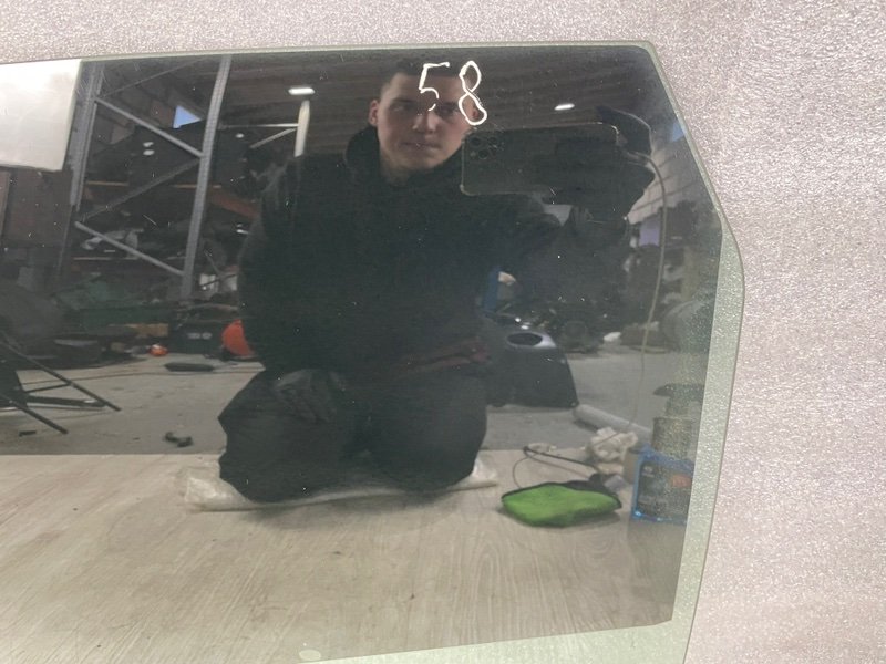 Стекло двери задней левой, Москва