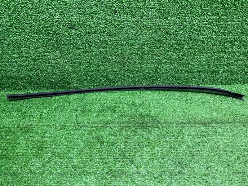 Молдинг лобового стекла, 2000 рублей, Москва