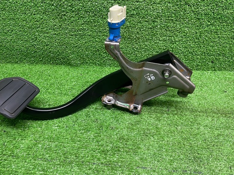 Педаль тормоза, Москва