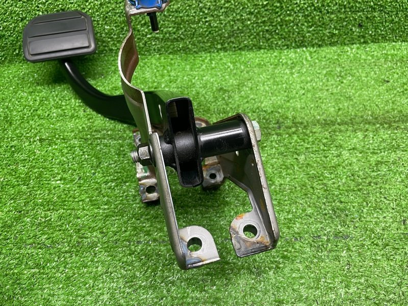 Педаль тормоза, Москва