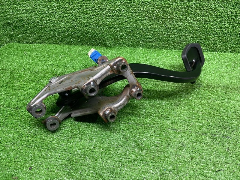 Педаль тормоза, Москва