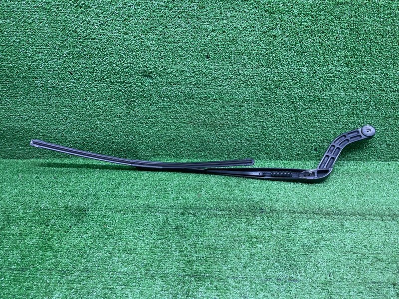 Поводок стеклоочистителя передний, Москва