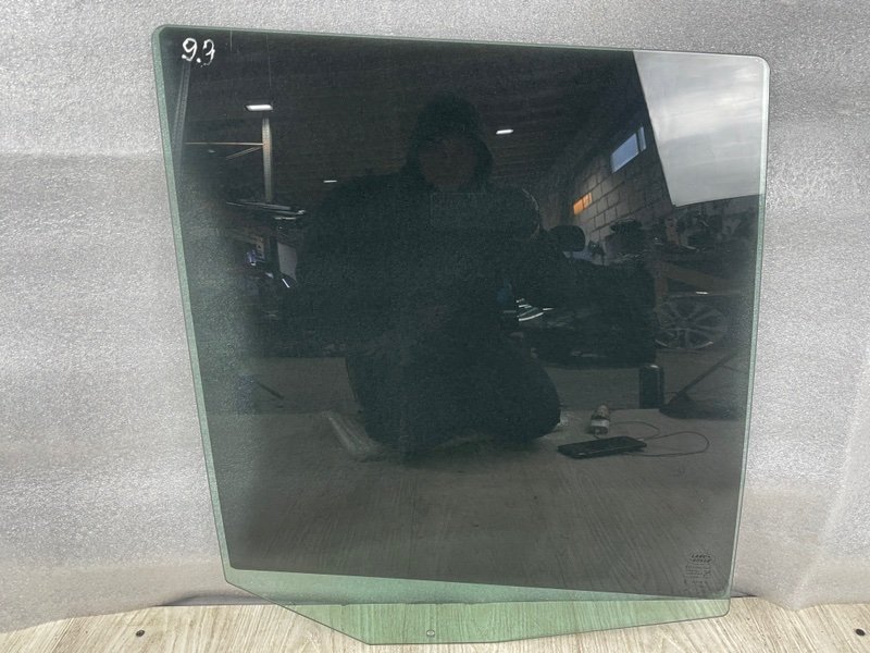 Стекло двери задней правой, Москва