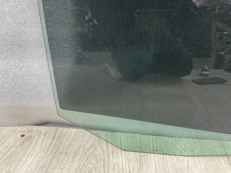 Стекло двери задней правой, Москва