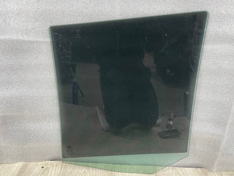 Стекло двери задней правой, Москва