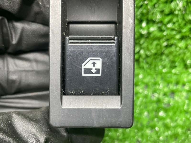 Кнопка стеклоподъемника, 500 рублей, Москва