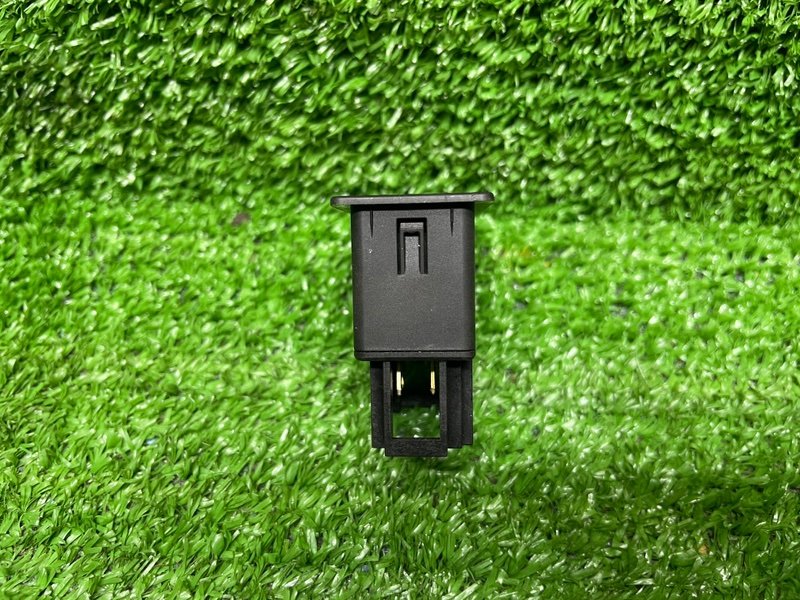 Кнопка стеклоподъемника, 500 рублей, Москва