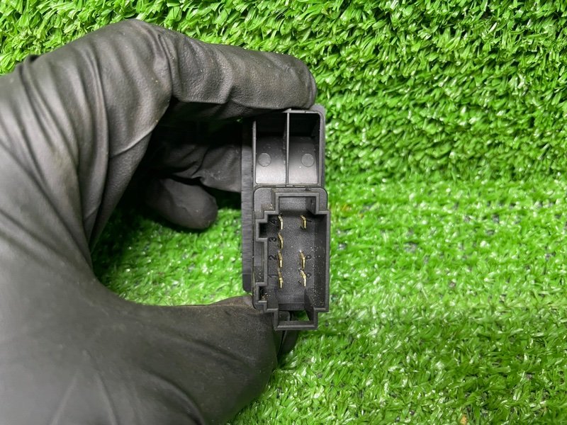 Кнопка стеклоподъемника, 500 рублей, Москва