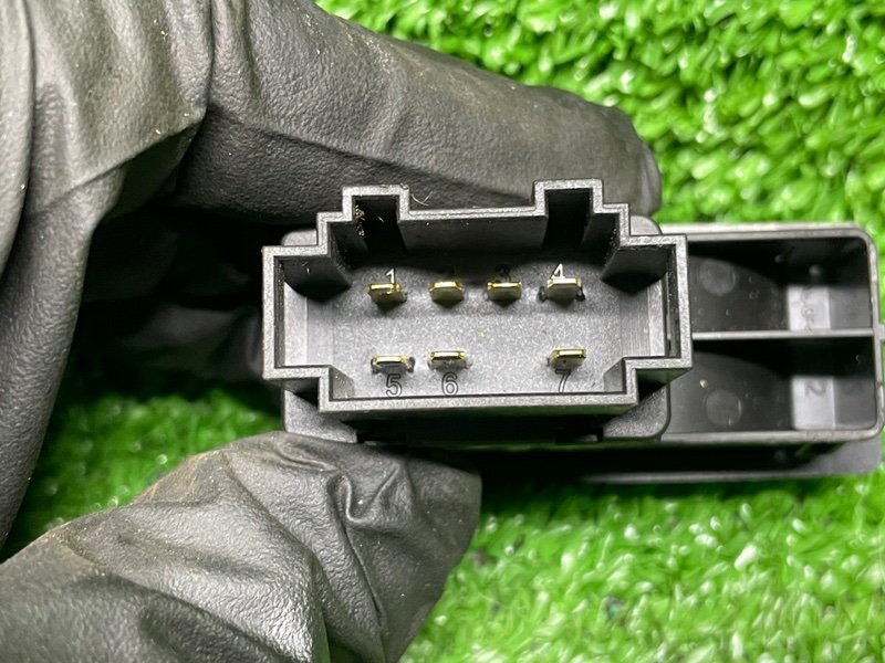 Кнопка стеклоподъемника, 500 рублей, Москва