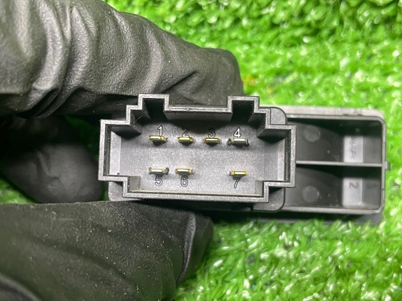 Кнопка стеклоподъемника, 500 рублей, Москва