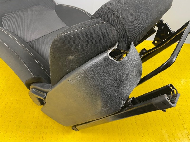 Сиденье переднее правое, 10000 рублей, Москва