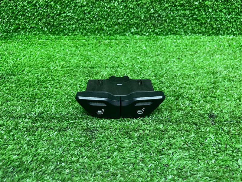 Кнопка обогрева сидений, 650 рублей, Москва