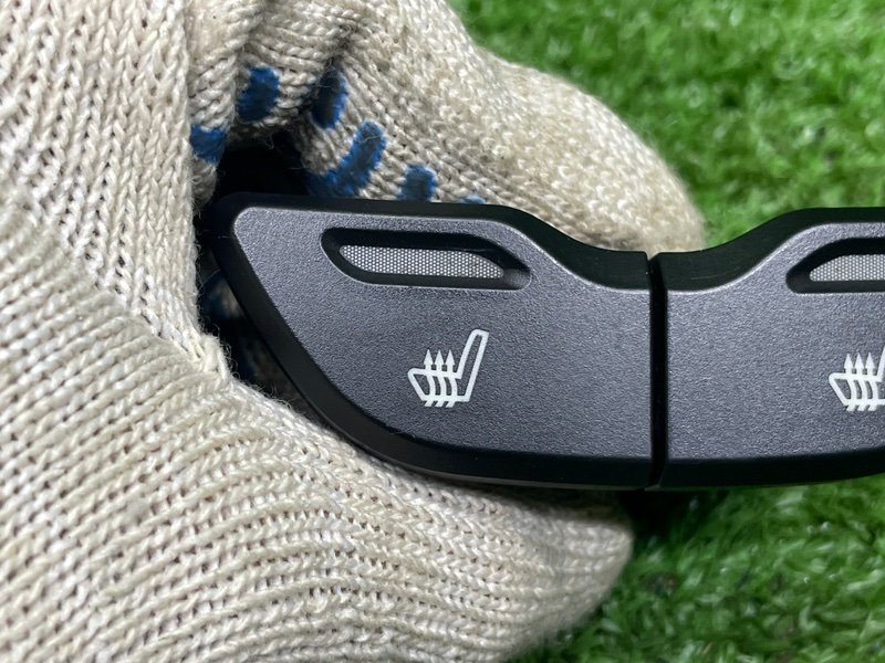 Кнопка обогрева сидений, 650 рублей, Москва