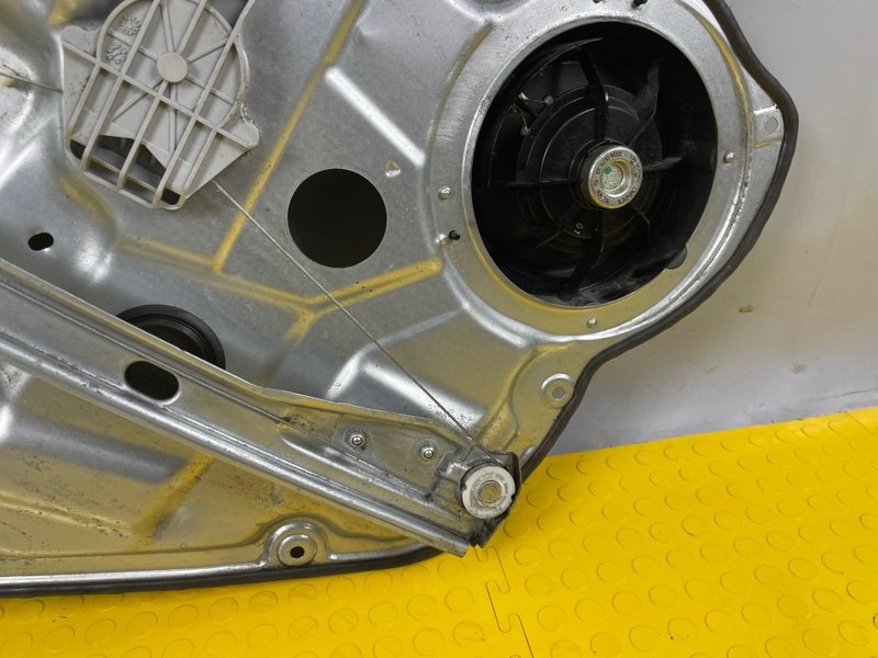 Стеклоподъемник задний, 2000 рублей, Москва