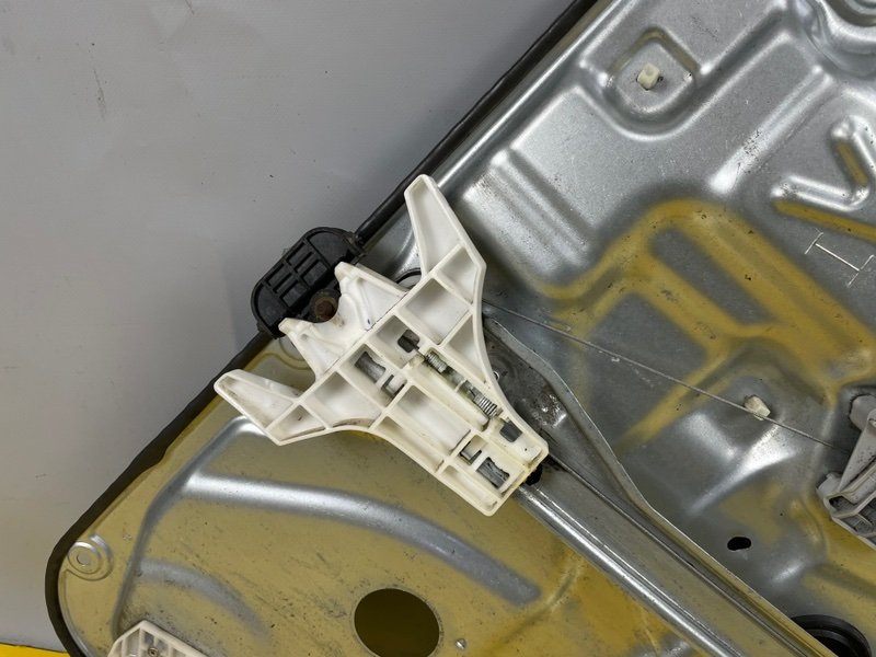 Стеклоподъемник задний, 2000 рублей, Москва