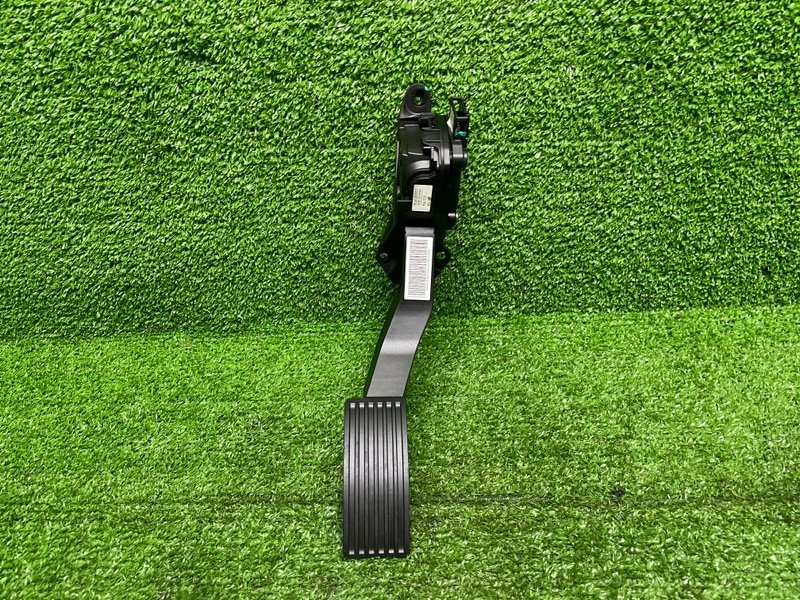 Педаль газа, 2000 рублей, Москва