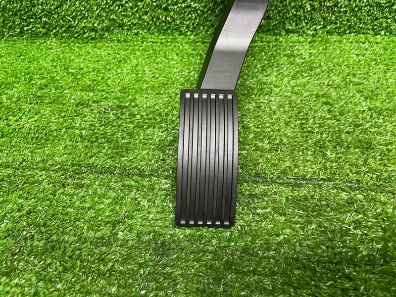 Педаль газа, 2000 рублей, Москва