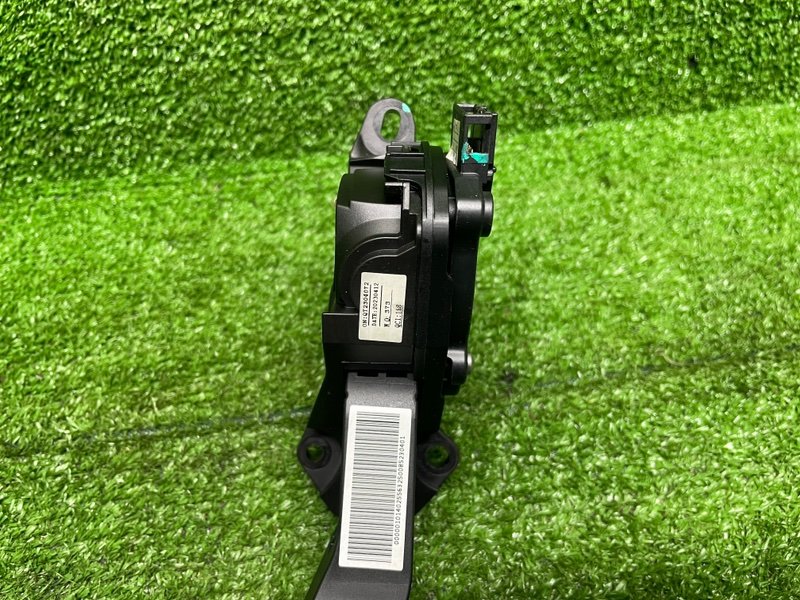 Педаль газа, 2000 рублей, Москва