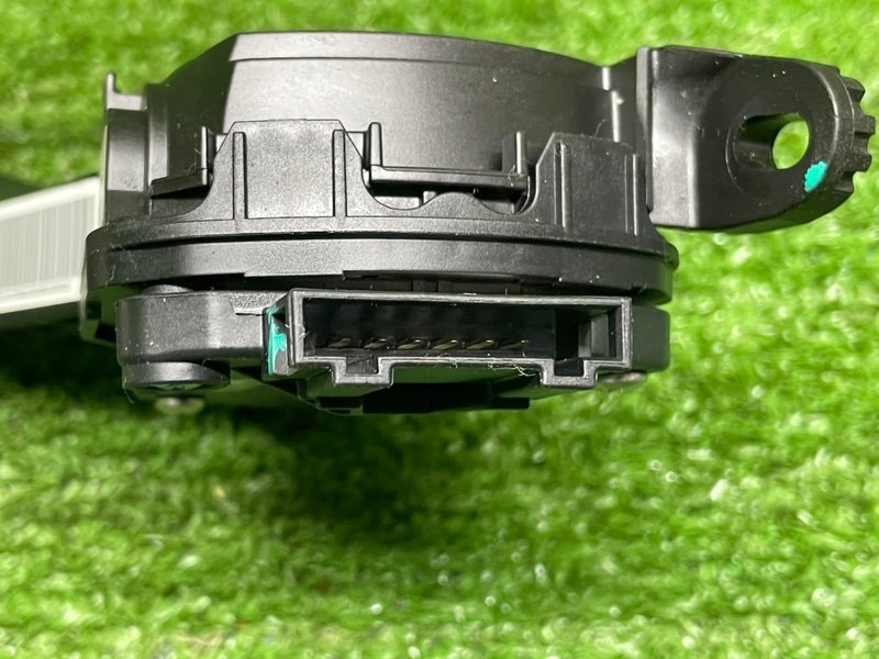 Педаль газа, 2000 рублей, Москва