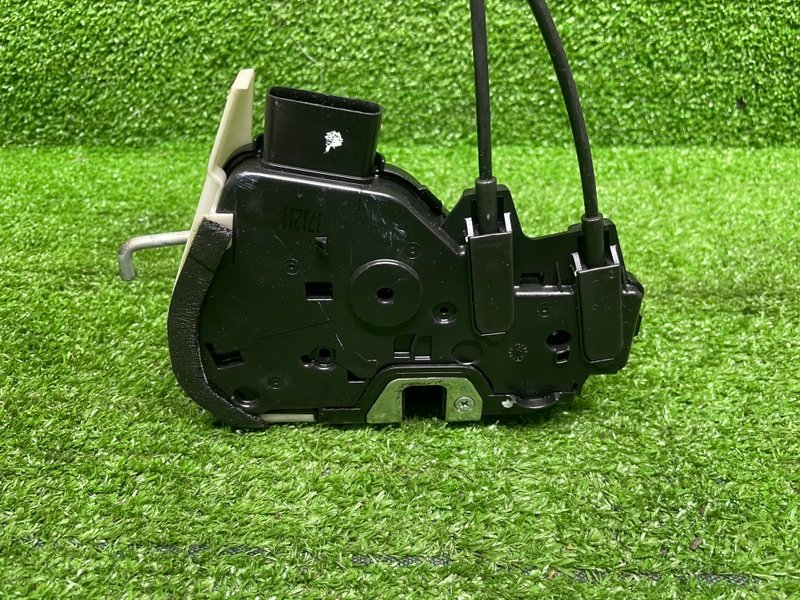 Замок двери передней левой, 7000 рублей, Москва