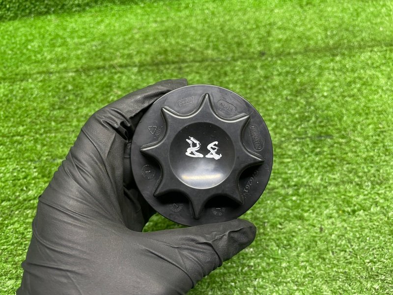 Болт крепления запасного колеса, 1000 рублей, Москва