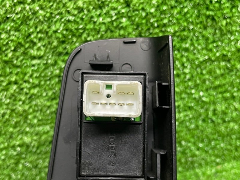 Кнопка стеклоподъемника, 500 рублей, Москва