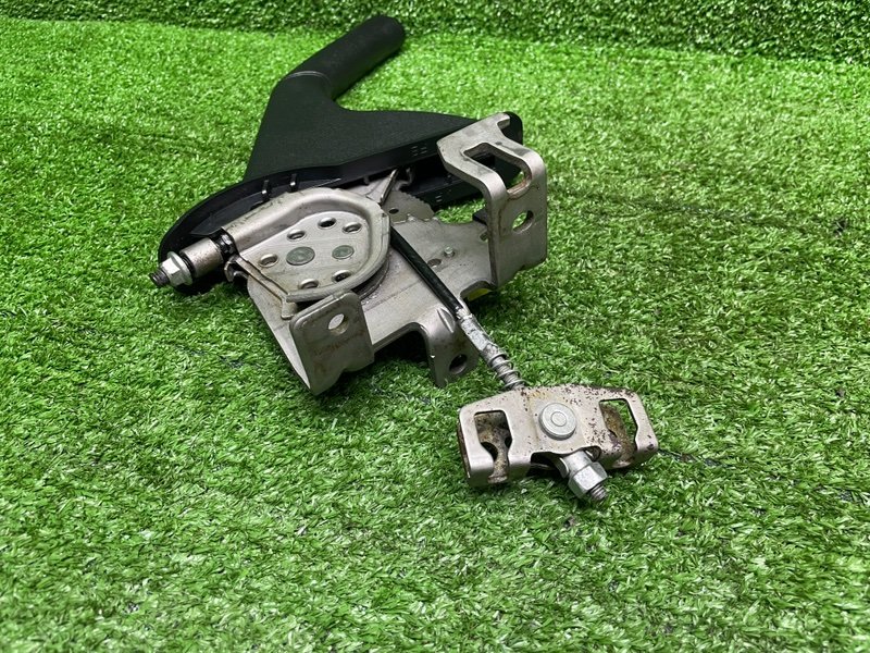 Рычаг стояночного тормоза, 1000 рублей, Москва