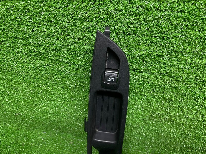 Кнопка стеклоподъемника, 1000 рублей, Москва