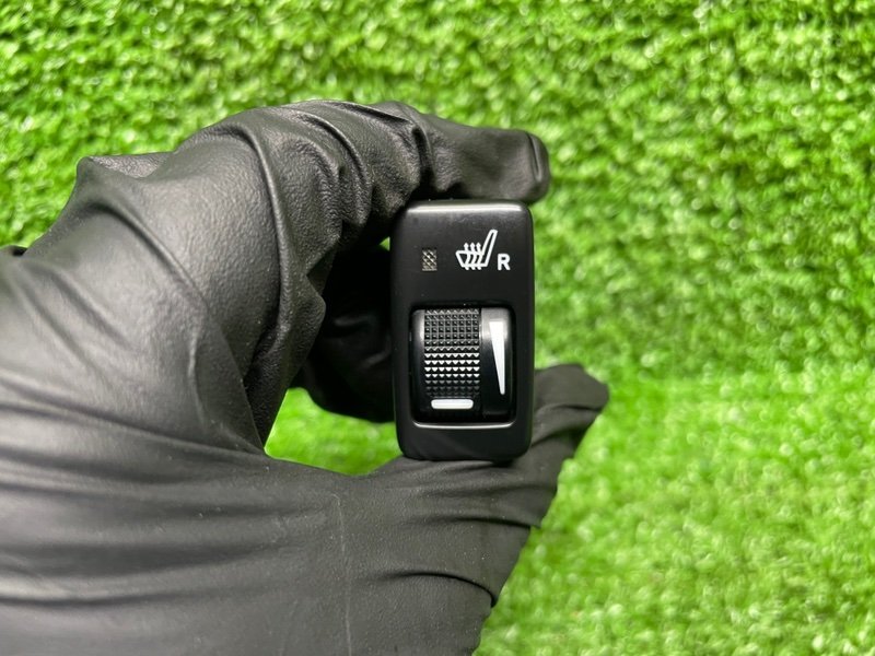 Кнопка обогрева сидений, 2500 рублей, Москва