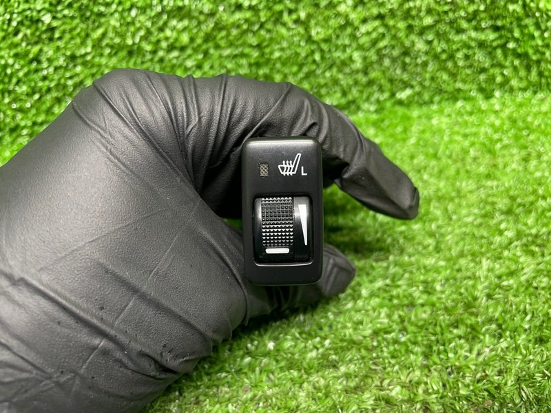 Кнопка обогрева сидений, 2500 рублей, Москва