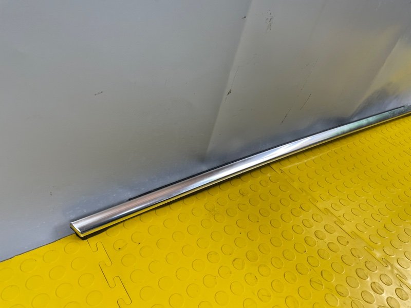 Молдинг стекла, 1000 рублей, Москва