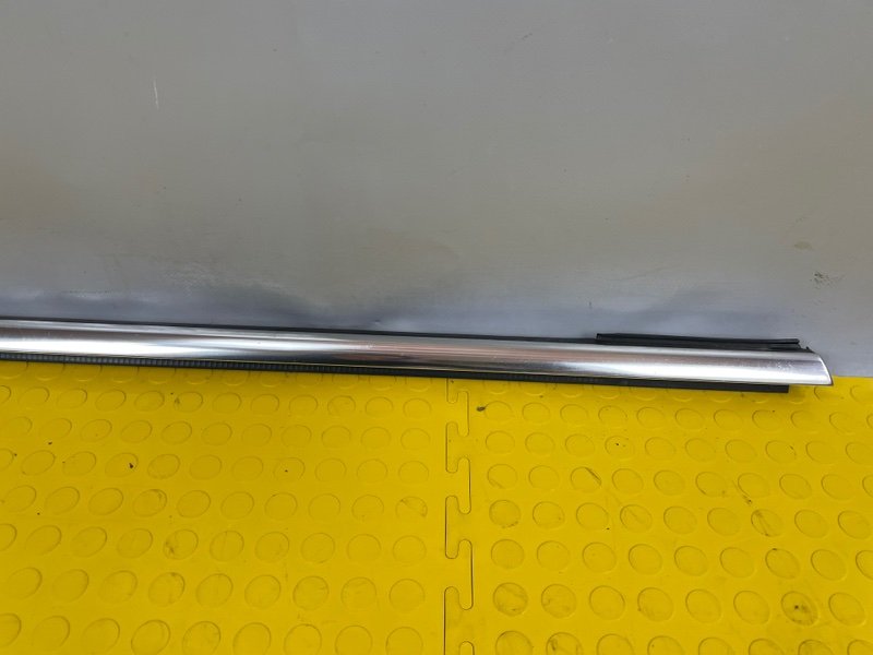 Молдинг стекла, 1000 рублей, Москва