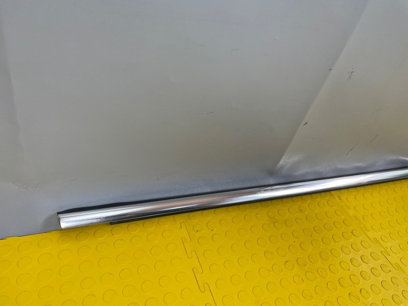 Молдинг стекла, 1000 рублей, Москва