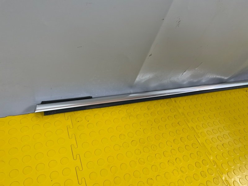 Молдинг стекла, 1000 рублей, Москва