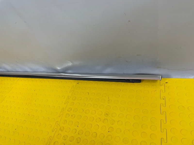 Молдинг стекла, 1000 рублей, Москва