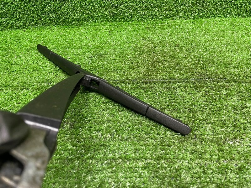 Поводок стеклоочистителя задний, 1500 рублей, Москва