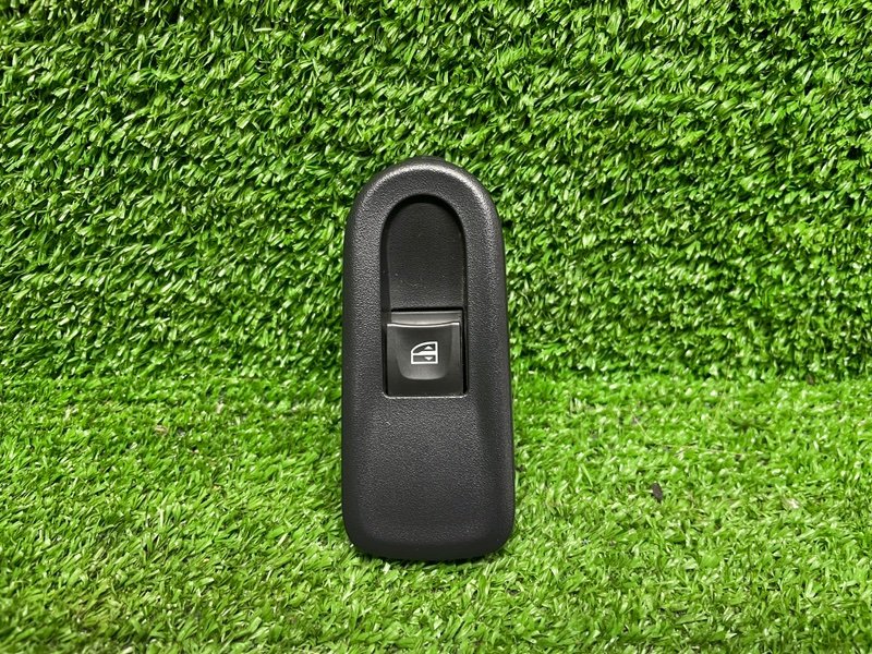 Кнопка стеклоподъемника, 500 рублей, Москва